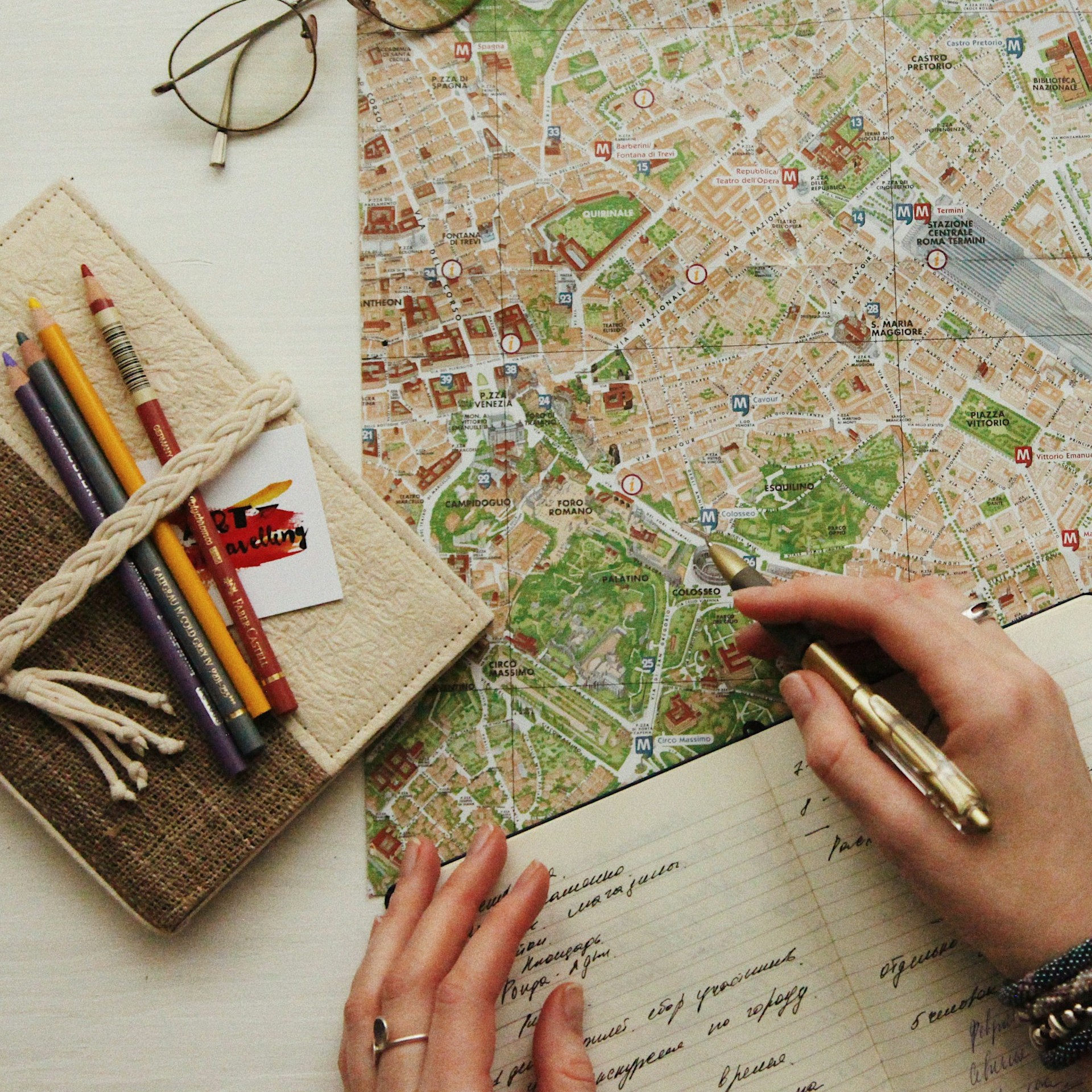 traveller-is-marking-cheap-areas-to-visit